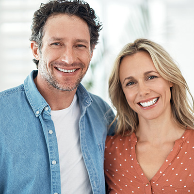 Smiling couple with healthy teeth and gums